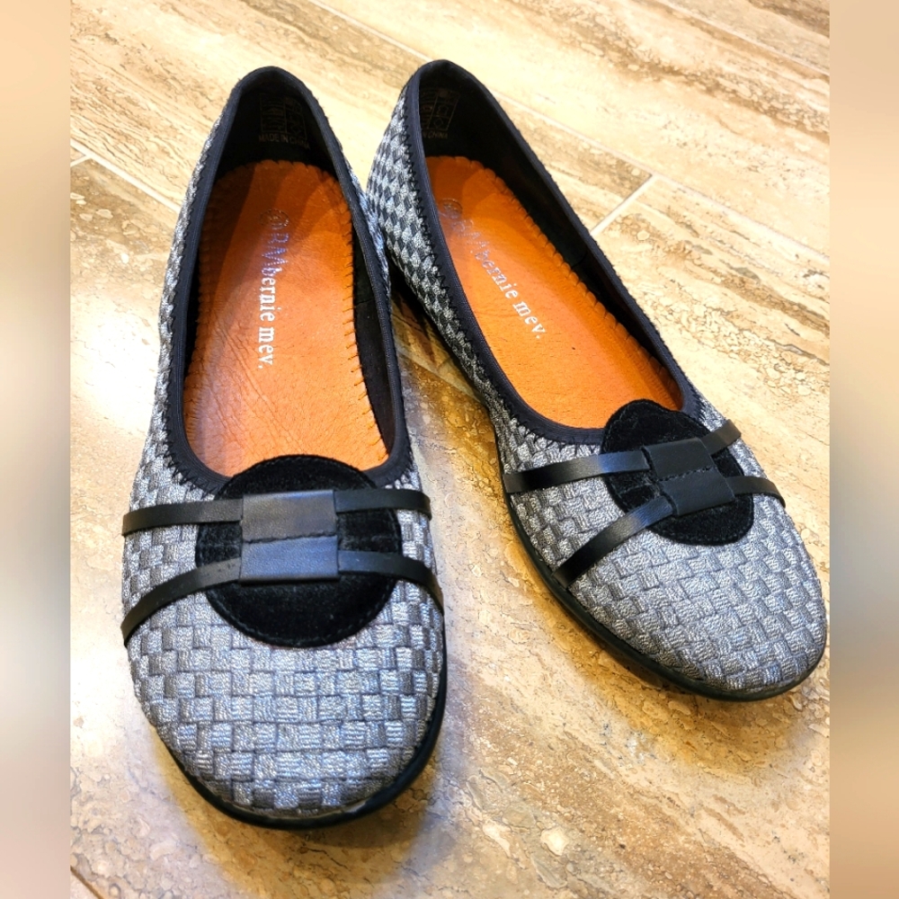 Bernie Mev. Women's Dressy Flat in Silver & Black, Sz 9.5